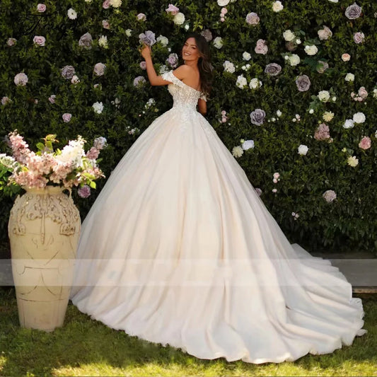 Sweetheart Lace Applique Bridal Gown