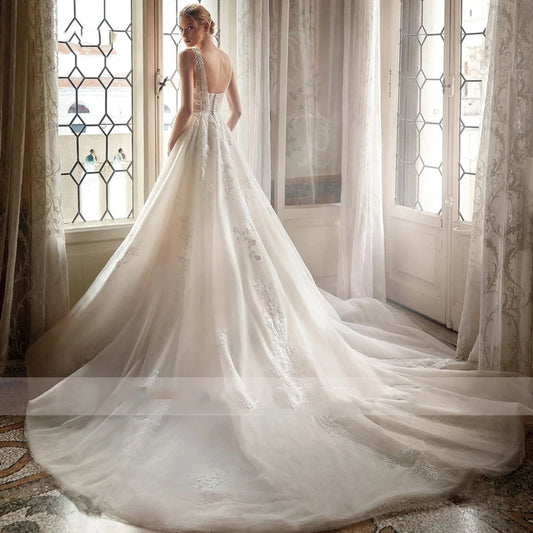 Sleeveless Lace Appliques A-Line Wedding Dress