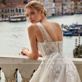 Sleeveless Lace Appliques A-Line Wedding Dress