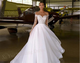 Graceful Lace Wedding Dress