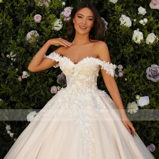 Sweetheart Lace Applique Bridal Gown